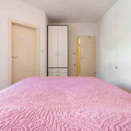 Amazing Apartment In Selca With Wifi Bagian luar foto